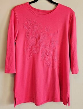 Women's Sz. M Blair 3/4 Sleeve pink  Top with Raised Design on Front
